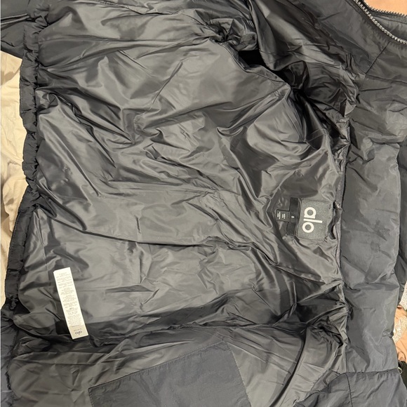 ALO Yoga Black Hooded Puffer Jacket - Picture 5 of 6